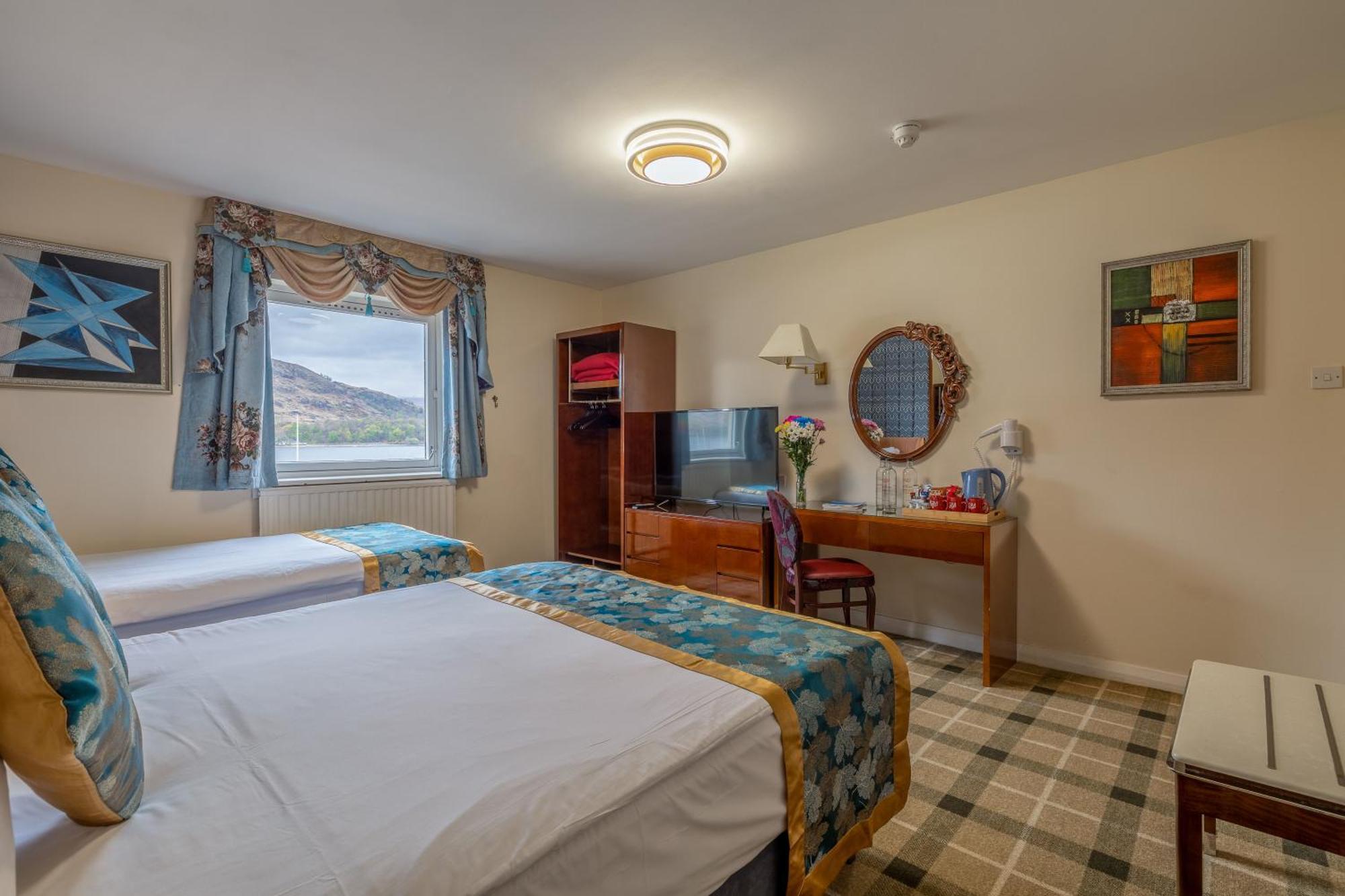 Deluxe Family Room Loch View