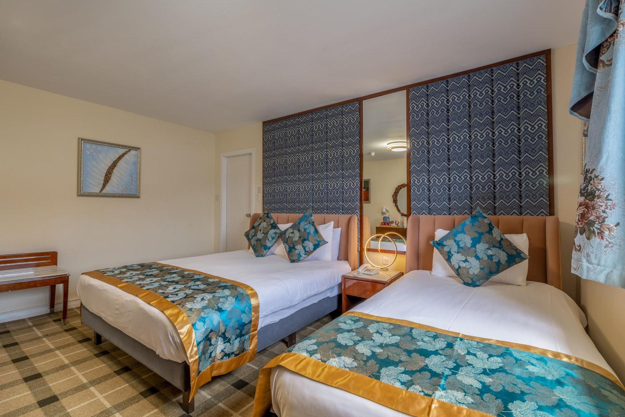 Deluxe Family Room Loch View