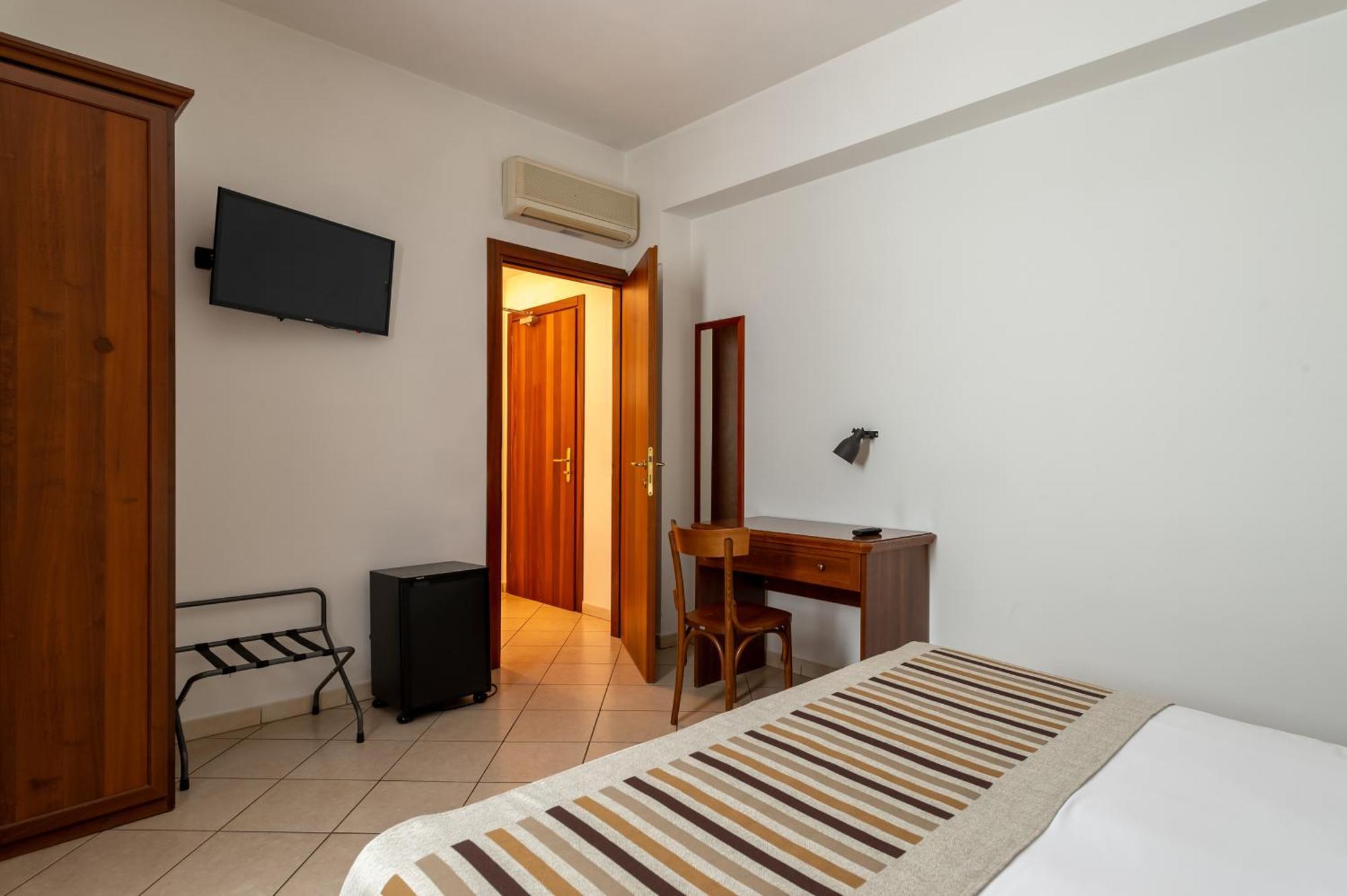 Standard Double or Twin Room,1551915463:JPEG