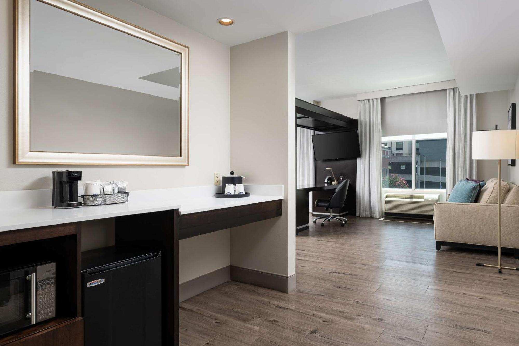 King Room Roll Shower Mobility Hearing Access or Non-Smoking
