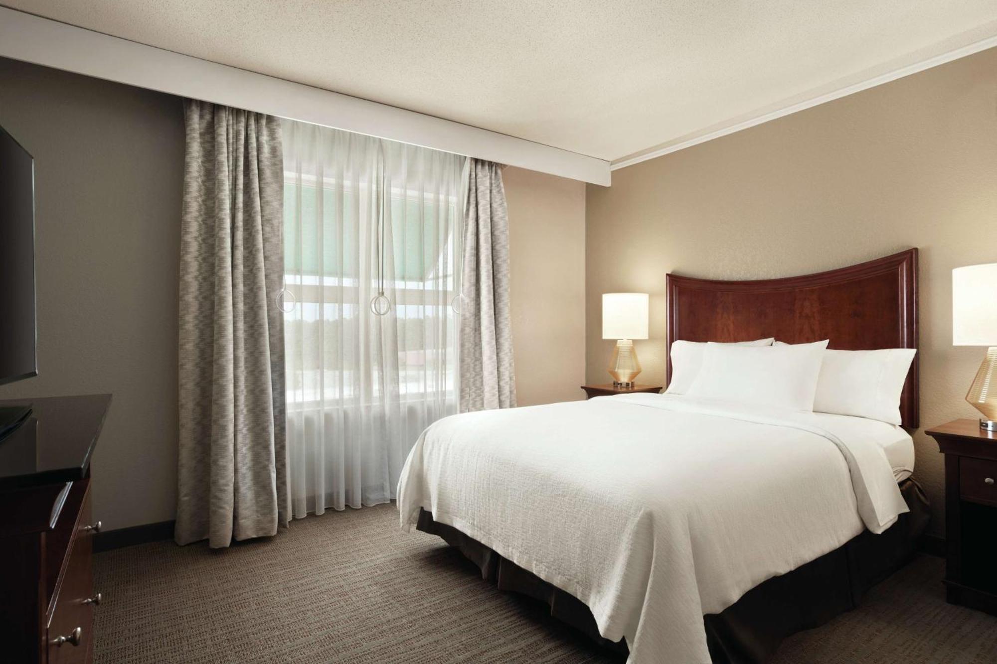 Queen Suite with Bath Tub - Disability Access