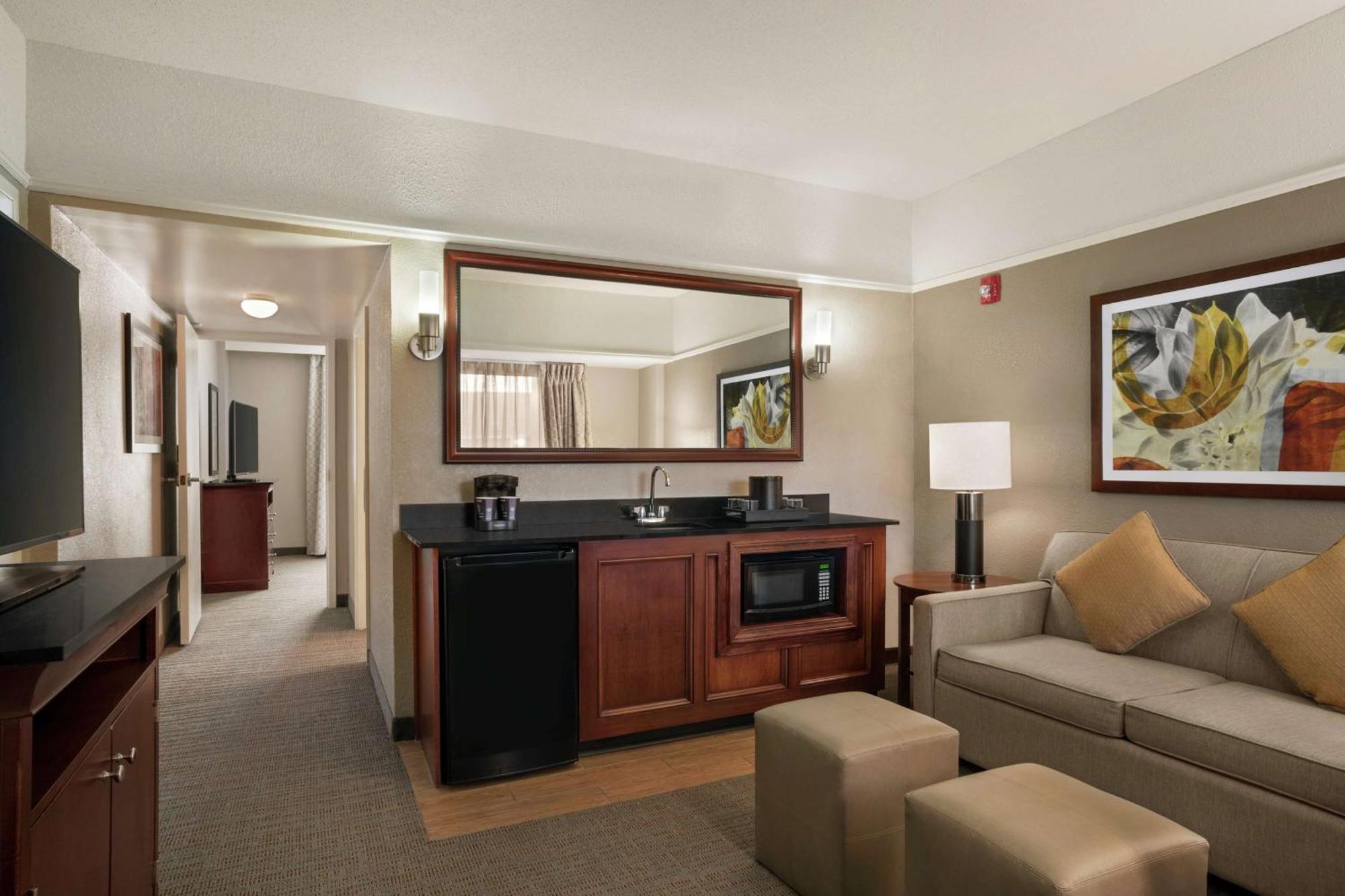 Queen Room with Roll-In Shower - Disability Access