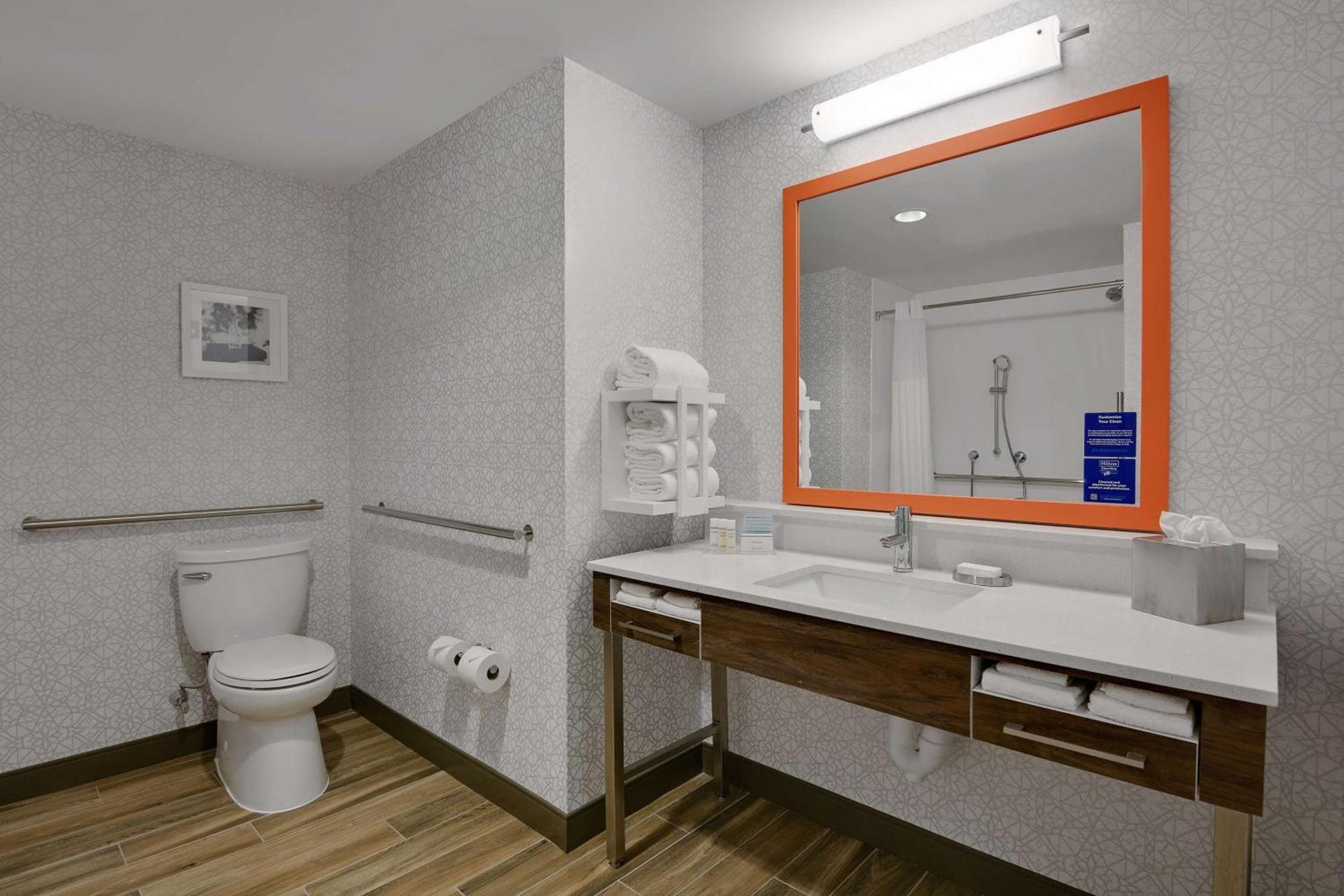King Room with Accessible Tub - Mobility and Hearing Access/Non-Smoking