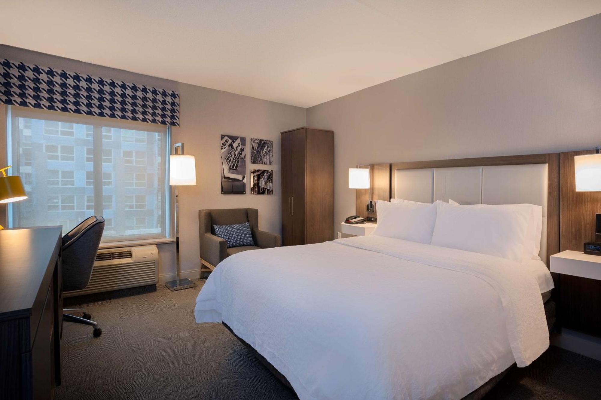 Queen Room with Bath Tub - Disability Access/Non-Smoking