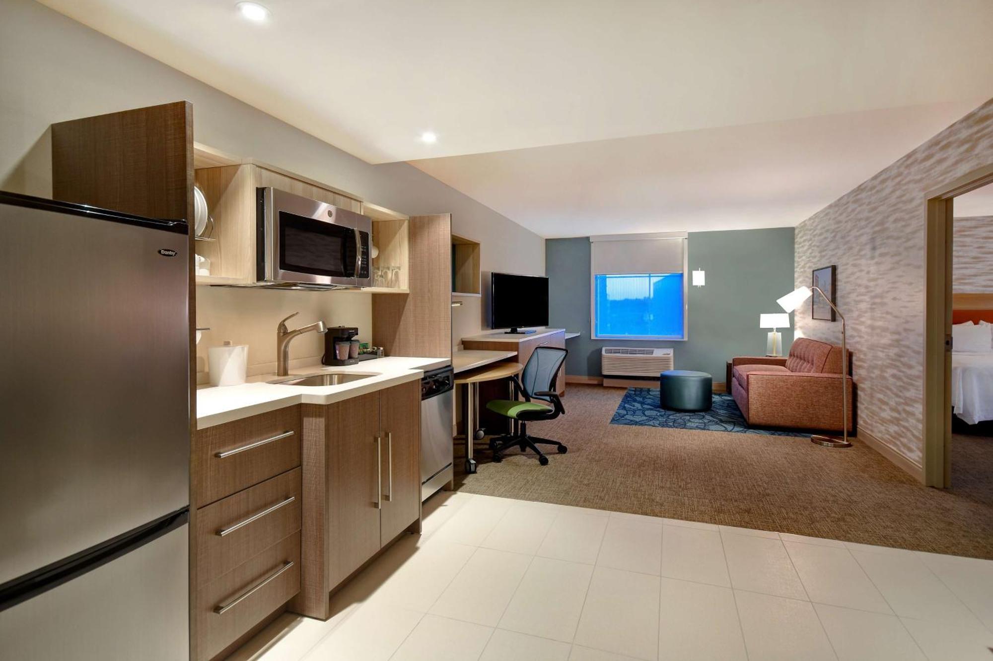 One-Bedroom King Suite Non-Smoking,1551953992:JPEG