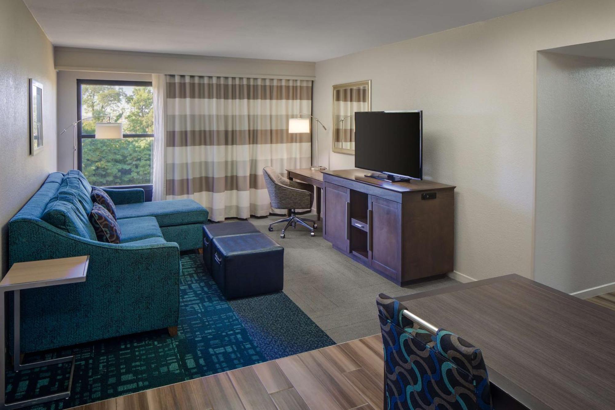King Room Accessible Tub Mobility Hearing Access or Non-Smoking