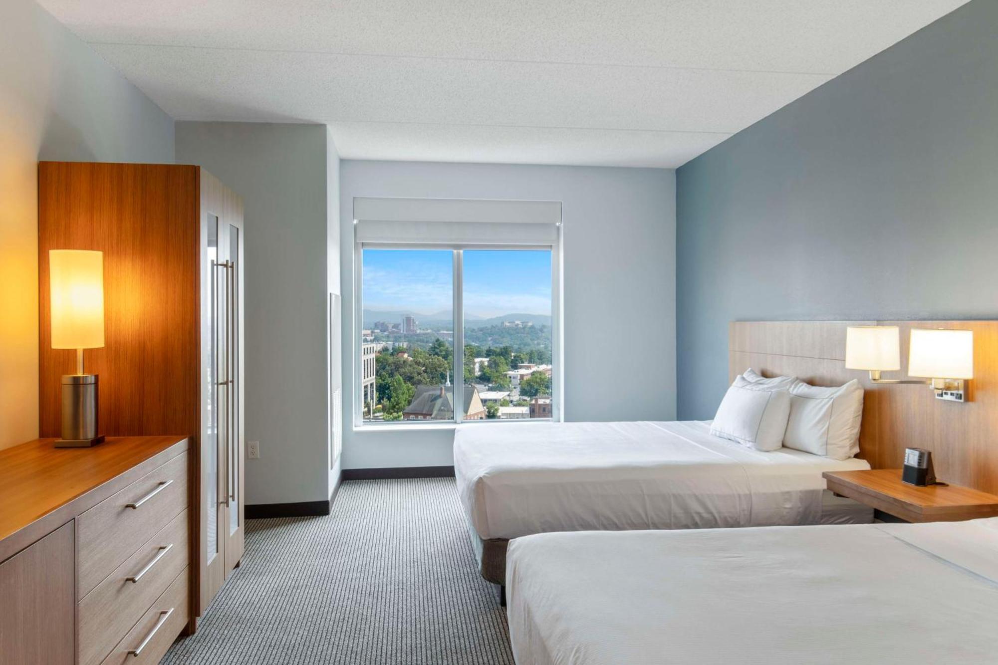 Queen Room Two Queen Beds Mountain View