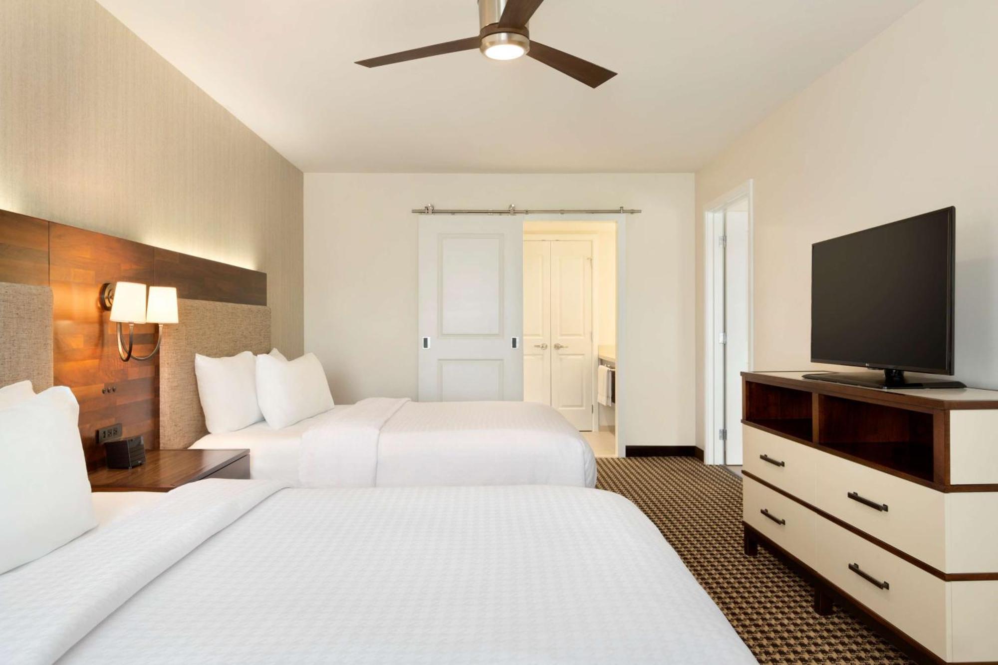 One-Bedroom Queen Suite Two Queen Beds Non-Smoking