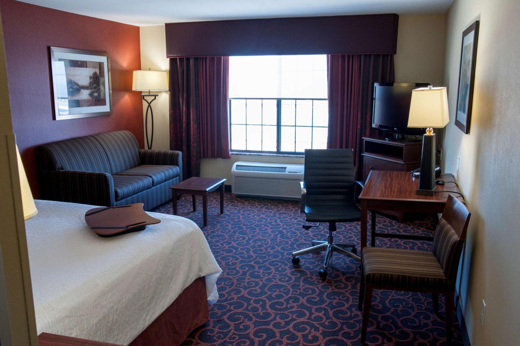 King Study Room with Sofa Bed - Non-Smoking