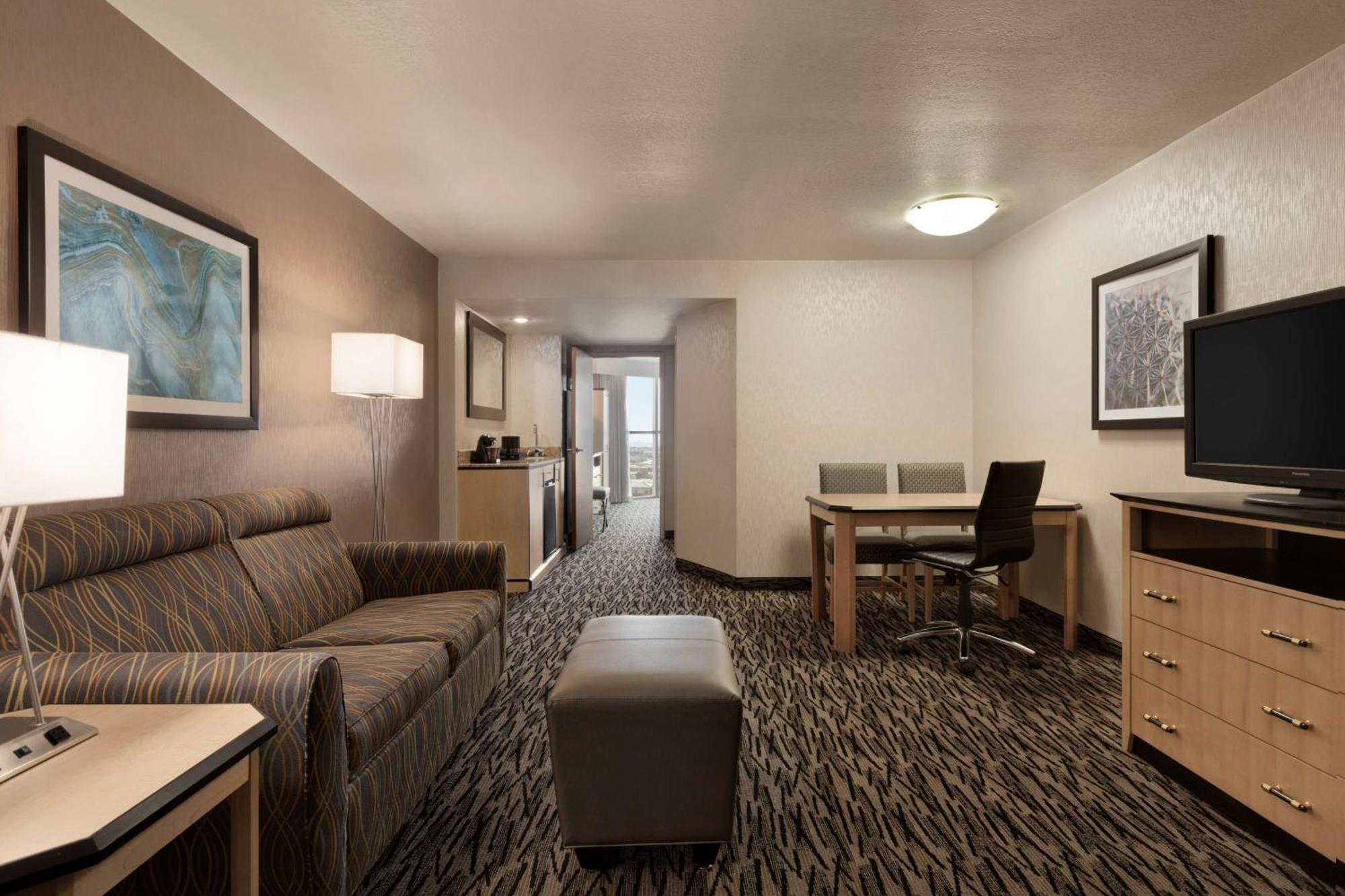 Two-Room Queen Suite Balcony