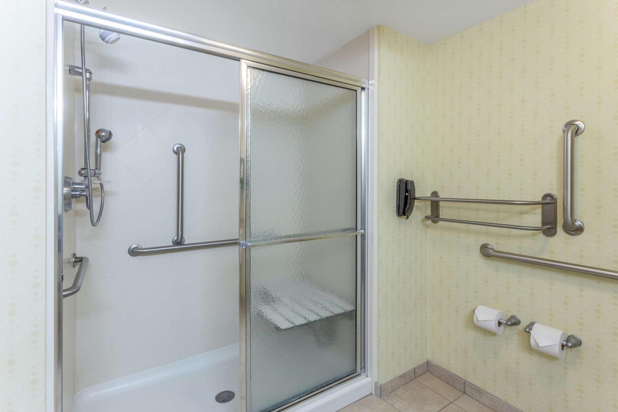 King Room Accessible Tub Mobility Hearing Access or Non-Smoking,1551984997:JPEG