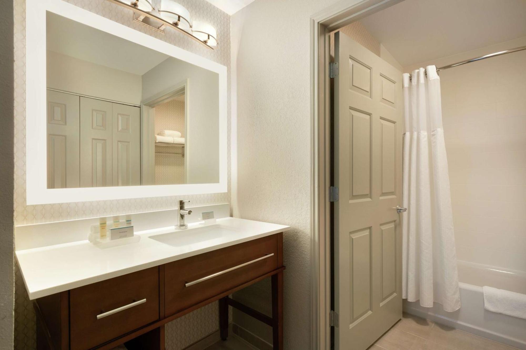 One-Bedroom Suite with Two Double Beds - Non-Smoking