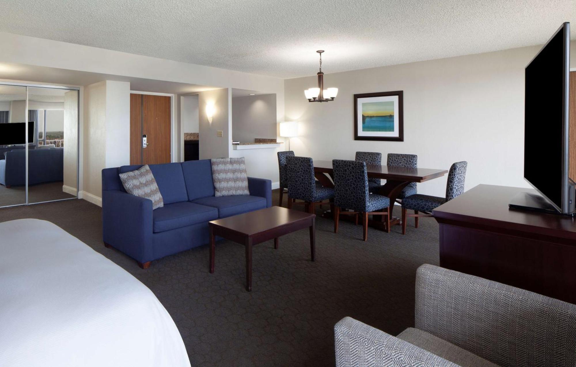 King Parlor Room with Sofa Bed - Lakefront