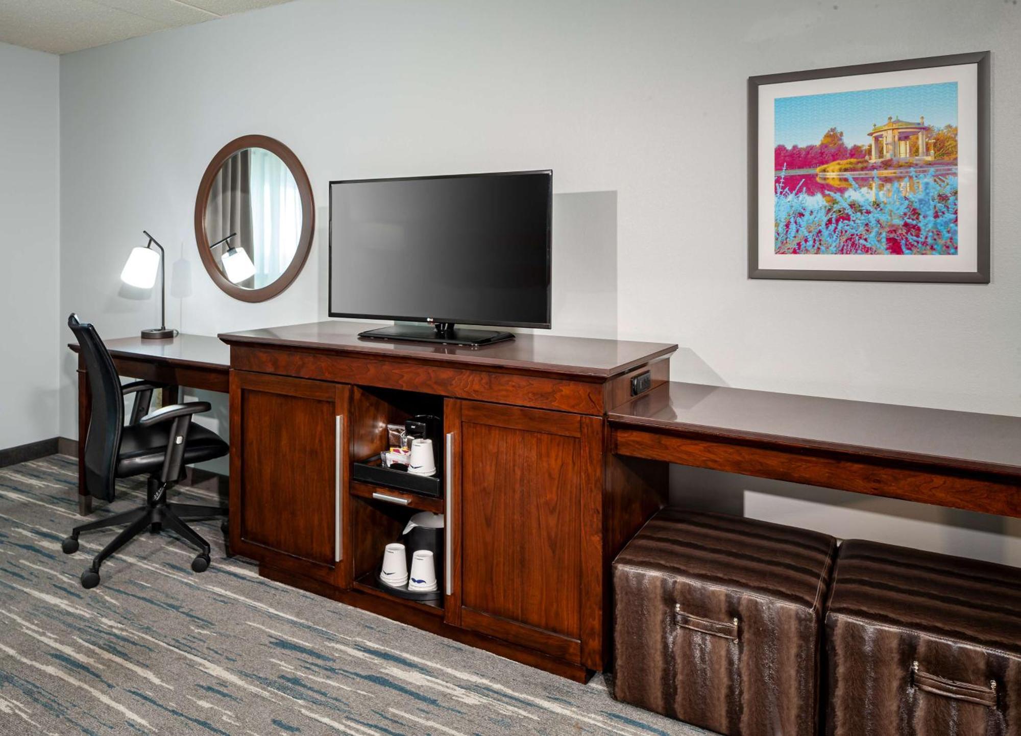 Queen Room Two Queen Beds Mobility Access or Non-Smoking