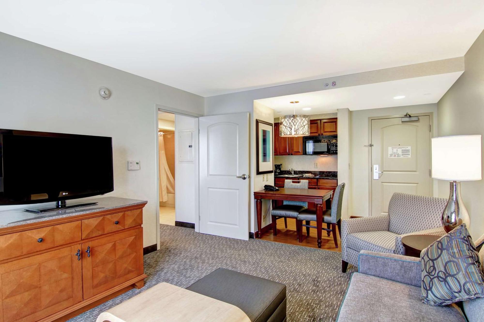 One-Bedroom Queen Suite with Two Queen Beds - Non-Smoking