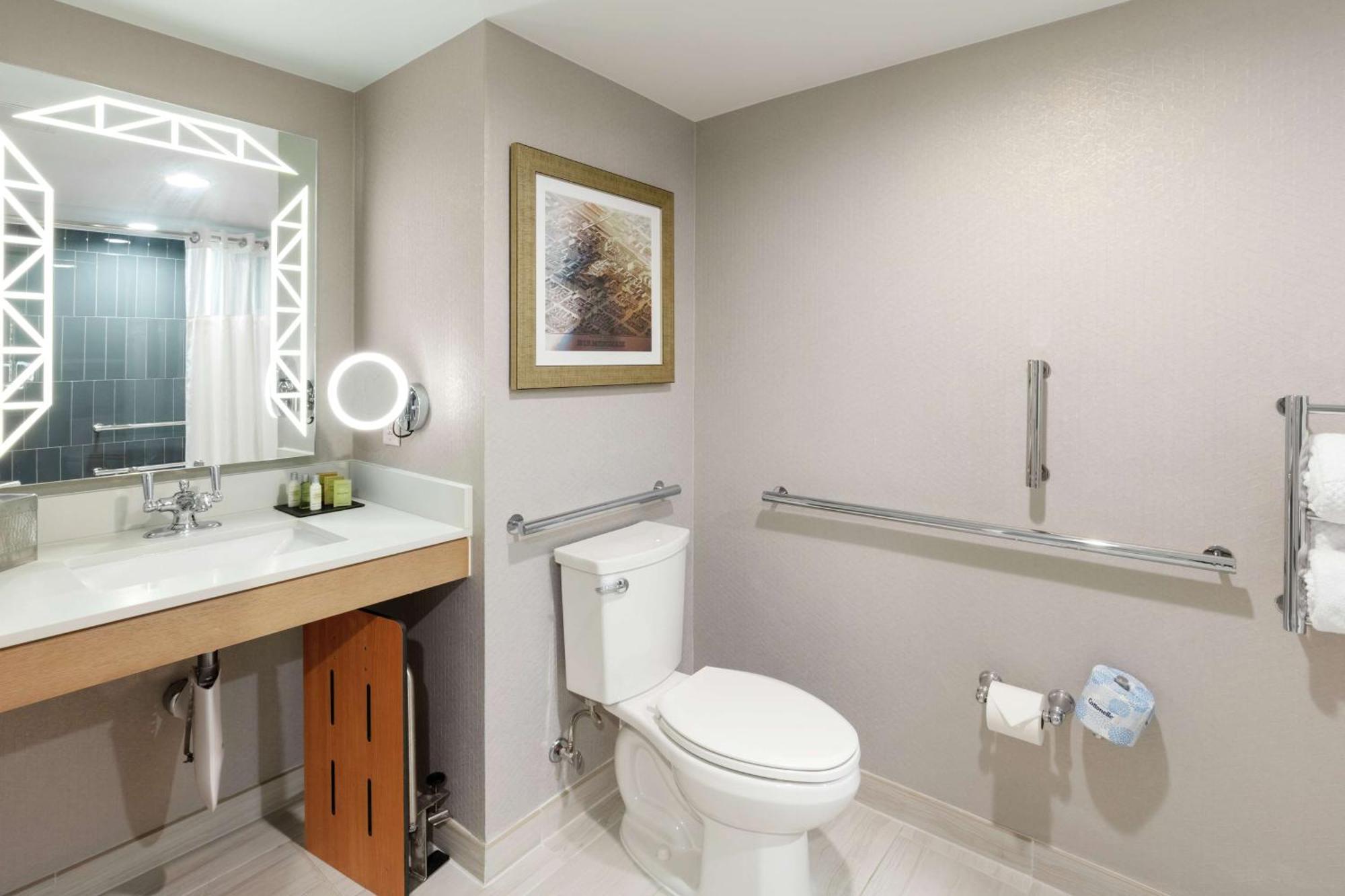 King Room with Roll-In Shower - Mobility/Hearing Accessible