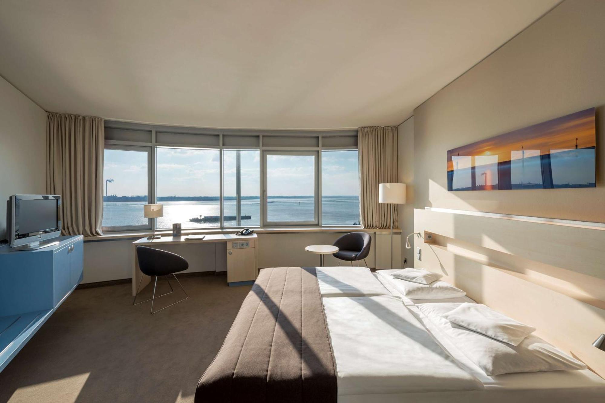 Deluxe Double Room direct Weser View