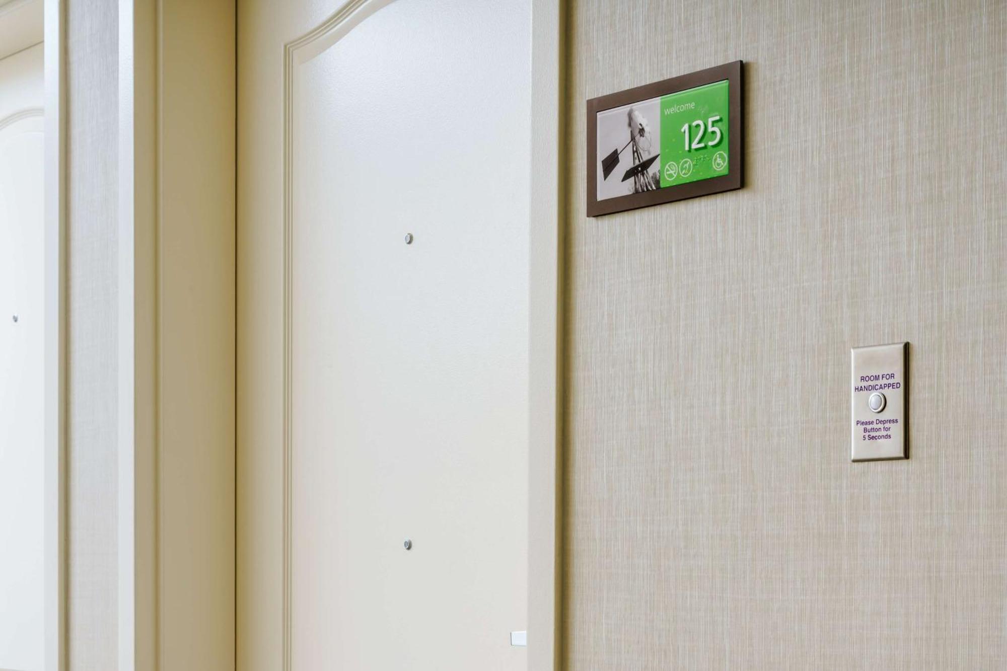 King Room - Hearing Access/Non-Smoking