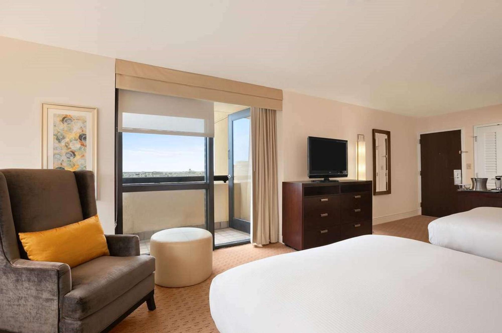 Queen Room with Two Queen Beds and Lagoon View