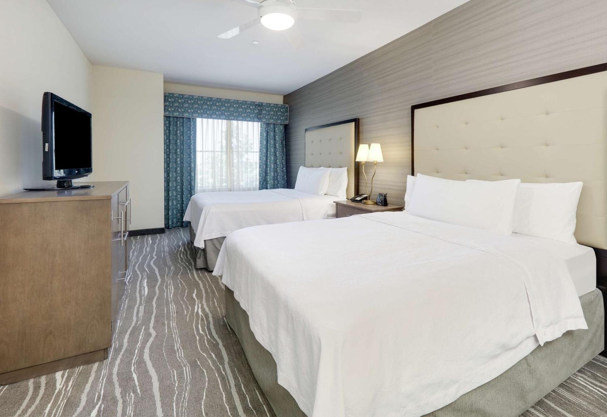 One-Bedroom Queen Suite with Two Queen Beds - Non-Smoking