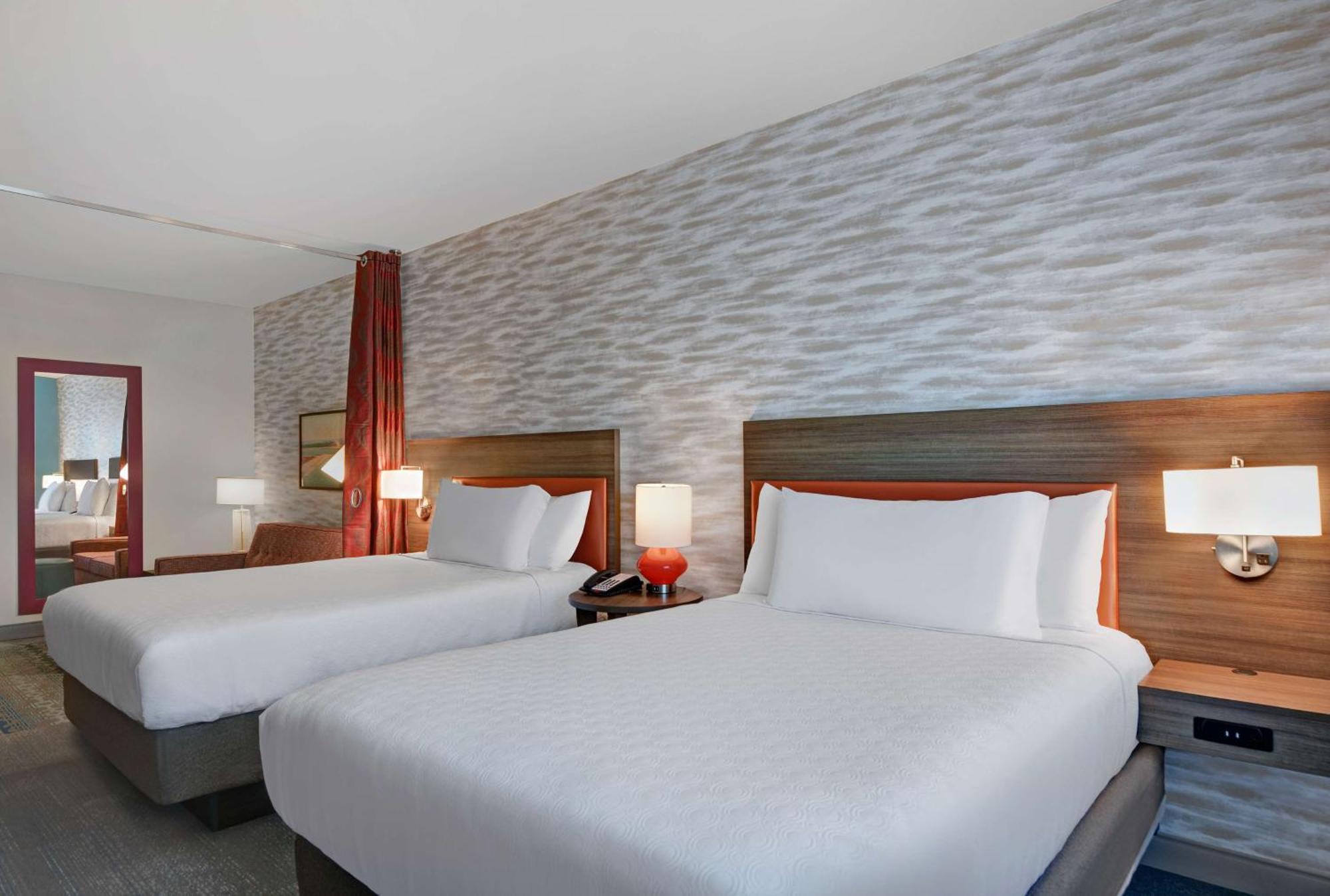 Studio Suite Two Queen Beds Hearing Access or Non-Smoking