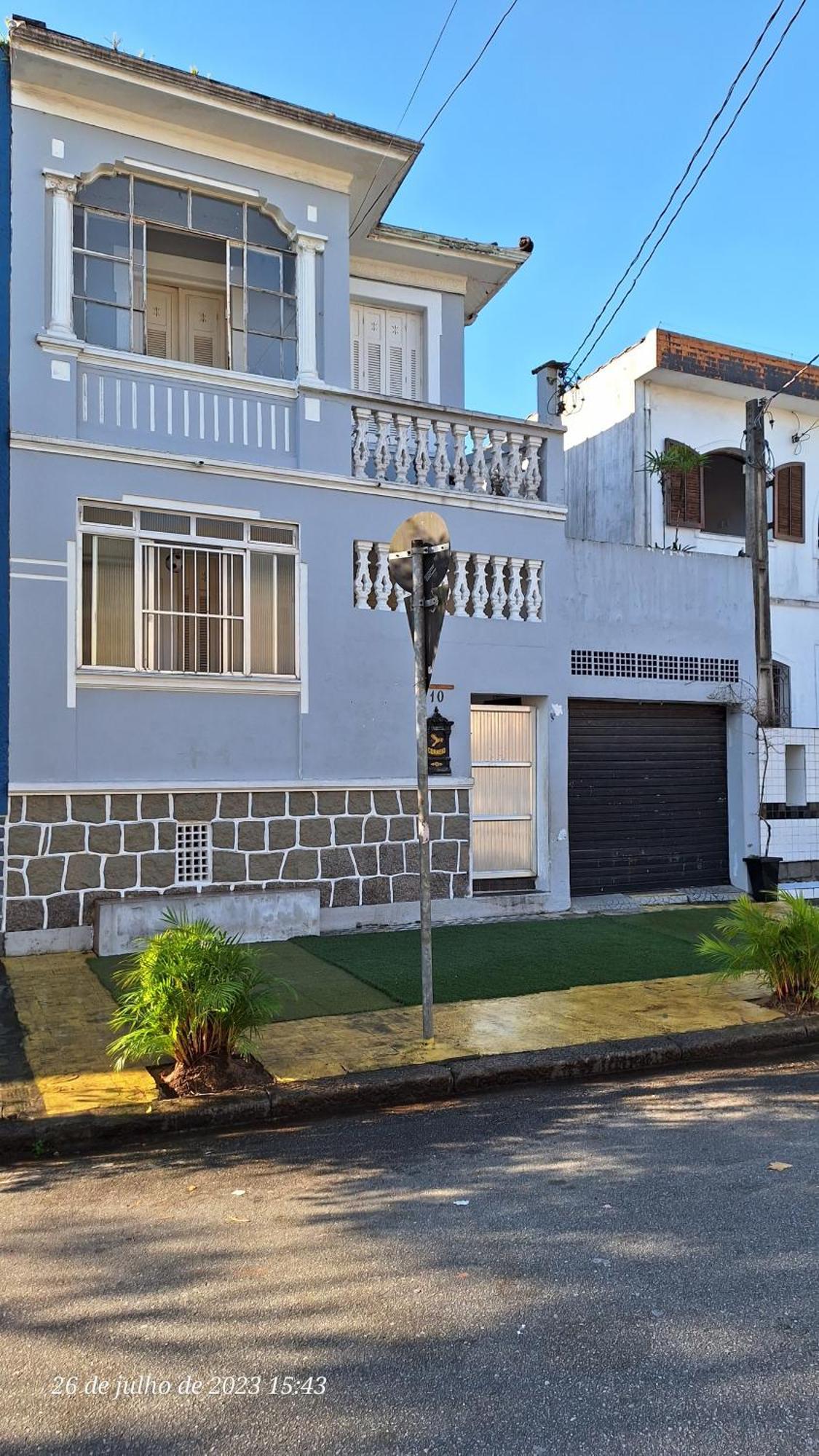 Quarto Triplo com Banheiro Compartilhado