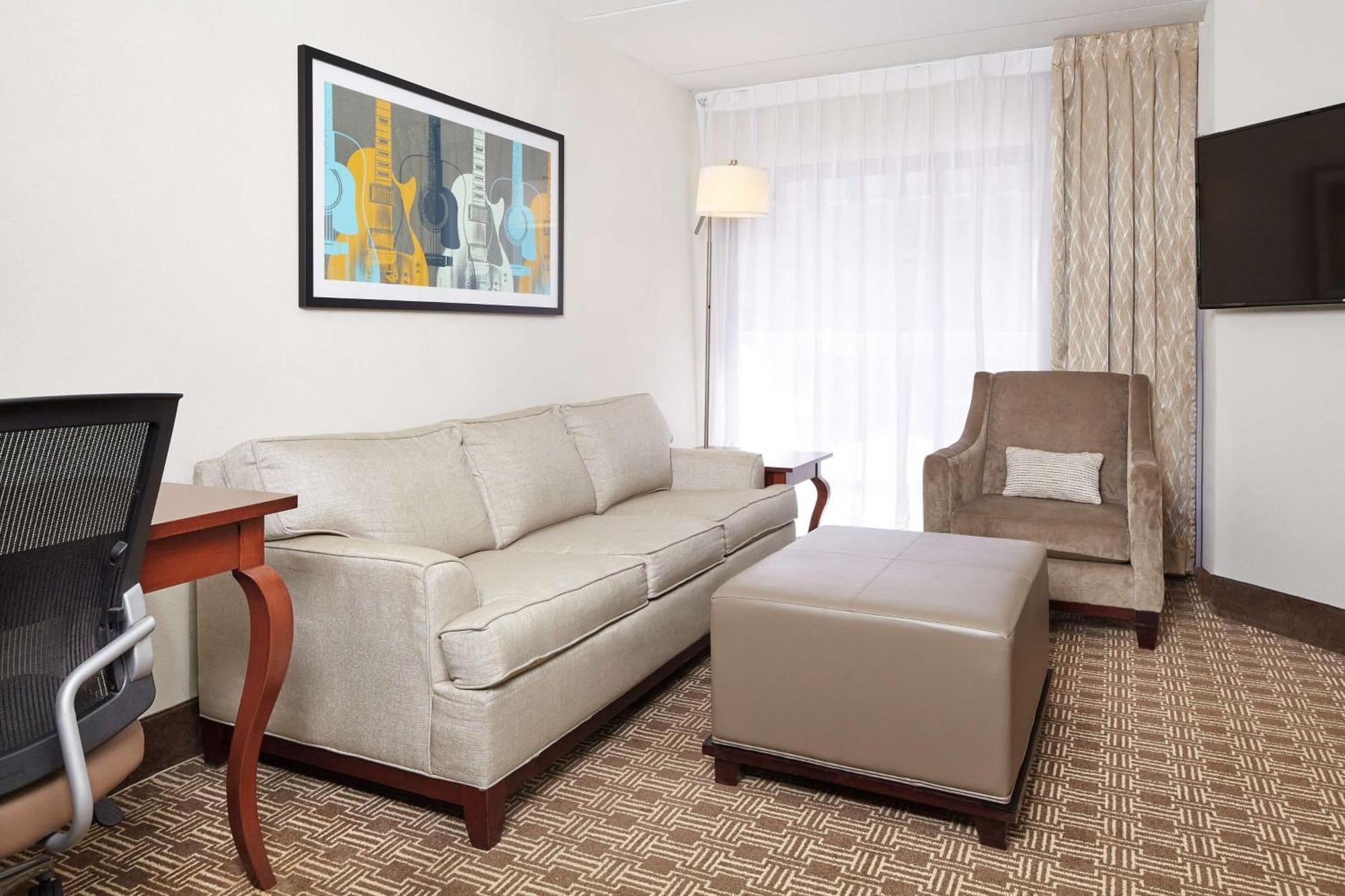 Deluxe King Suite