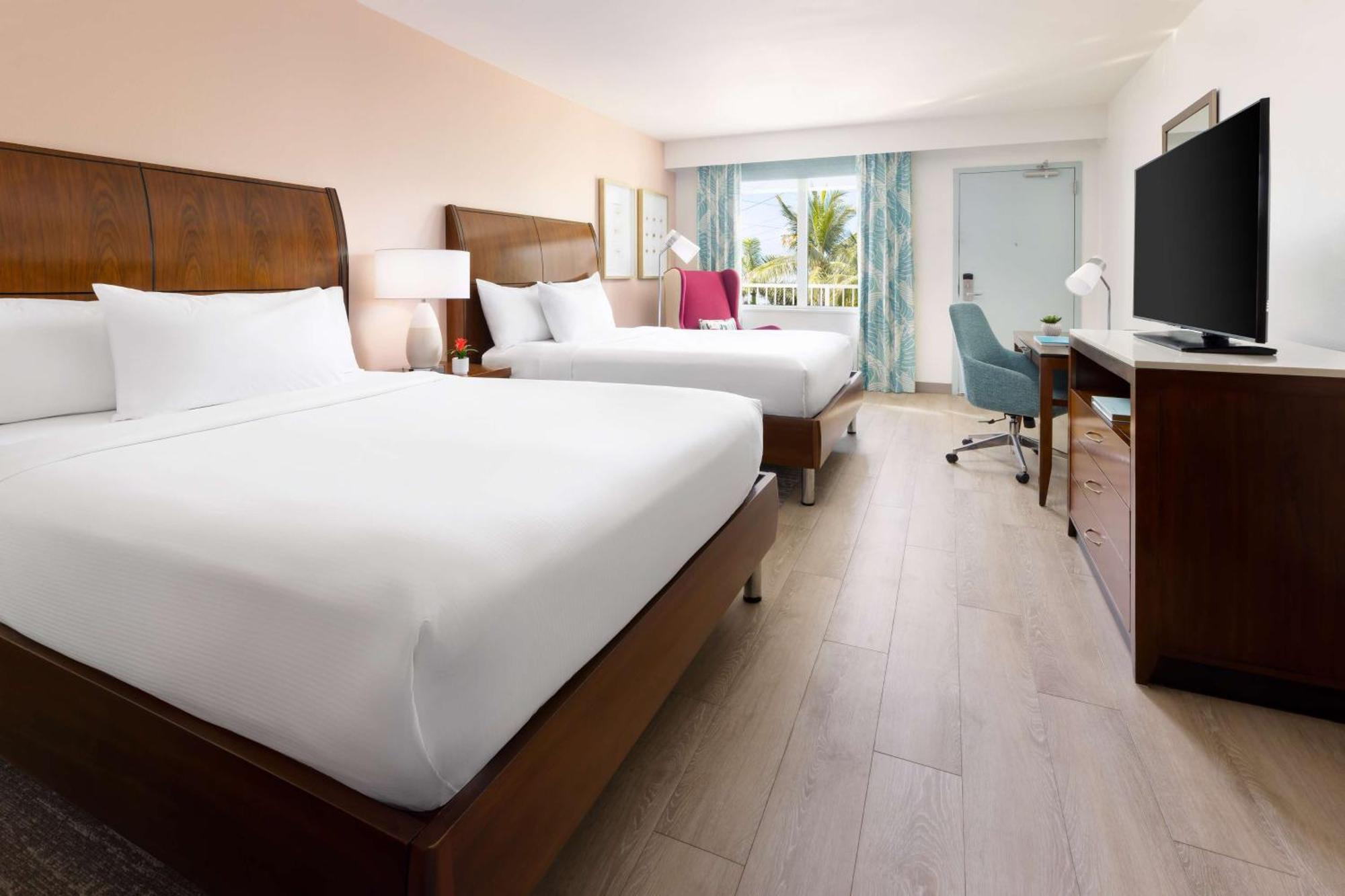 Queen Room Two Queen Beds Mobility Hearing Access