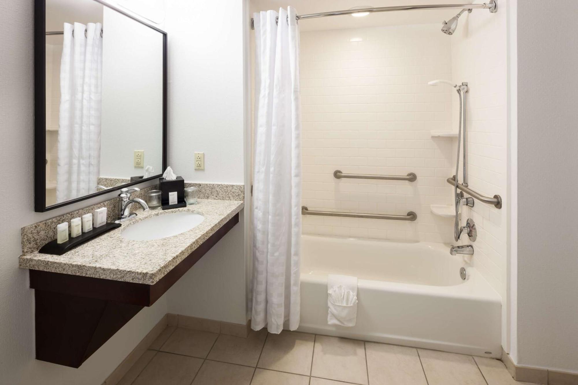 King Suite Bath Tub Disability or Hearing Access Non-Smoking,1552155115:JPEG