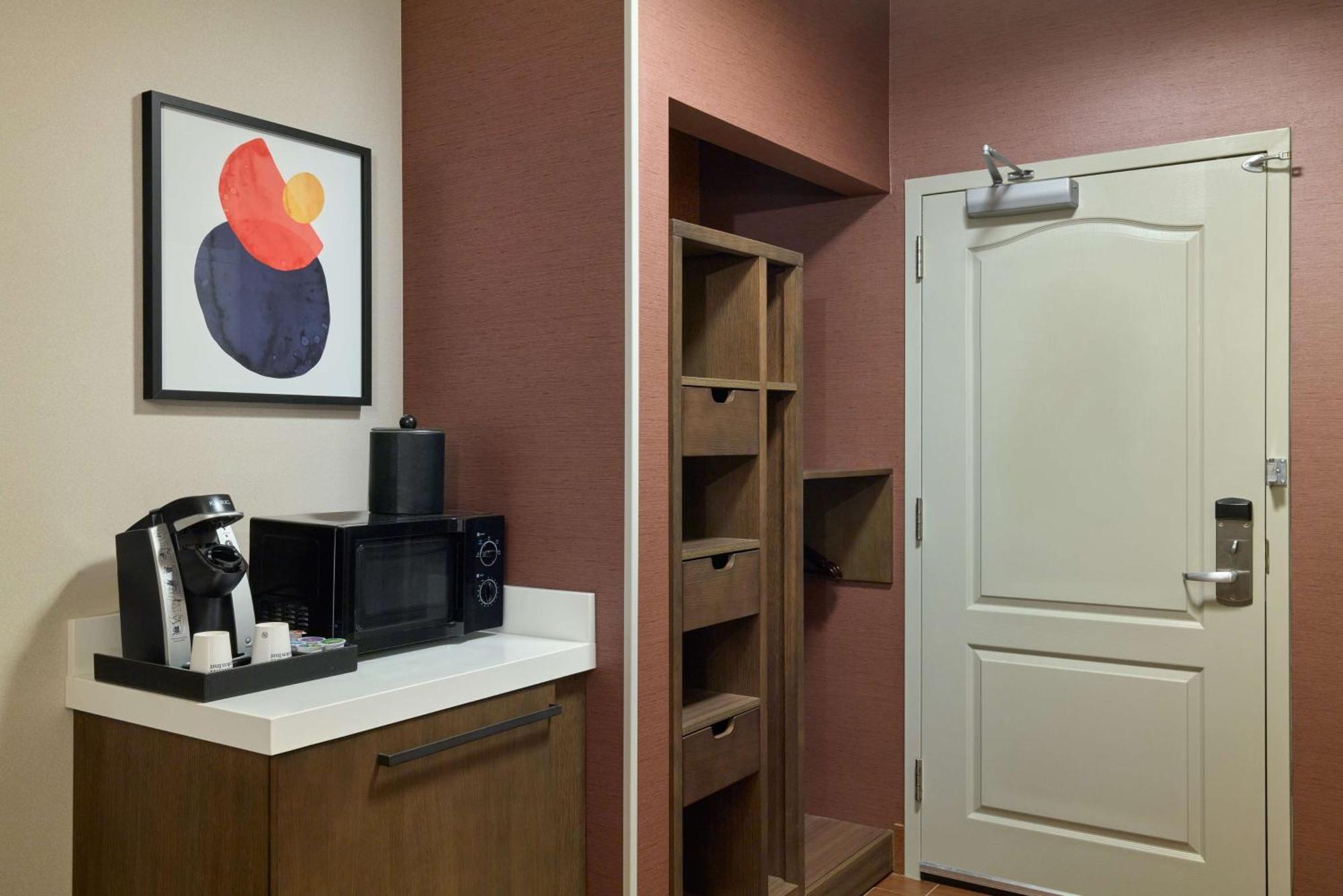 Queen Room Two Queen Beds Mobility Hearing Access