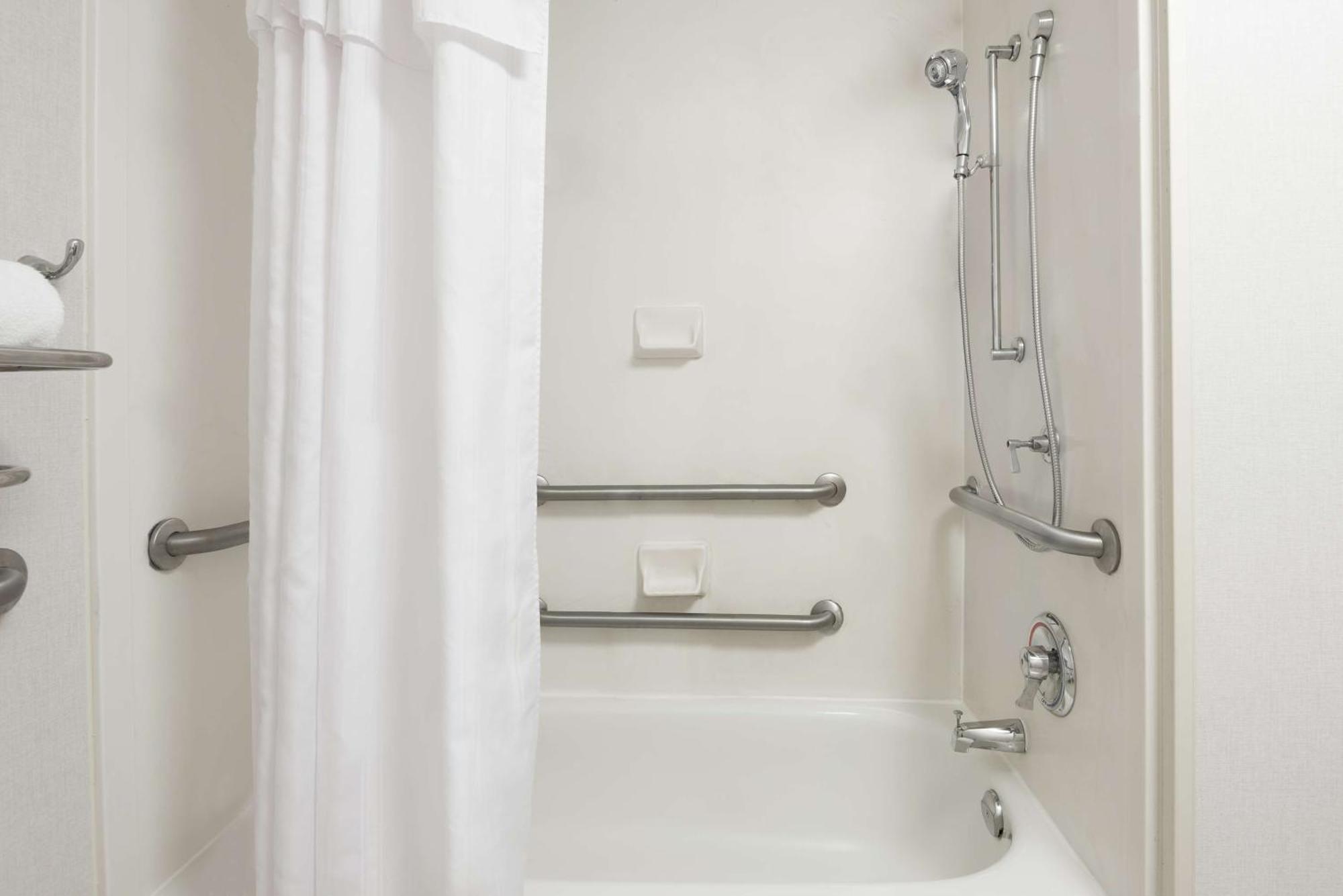 King Suite Accessible Tub Mobility Hearing Access or Non-Smoking