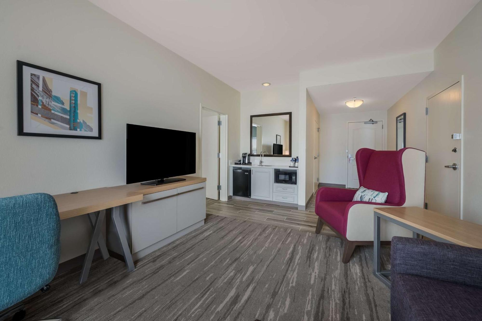 One-Bedroom King Suite Sofa Bed