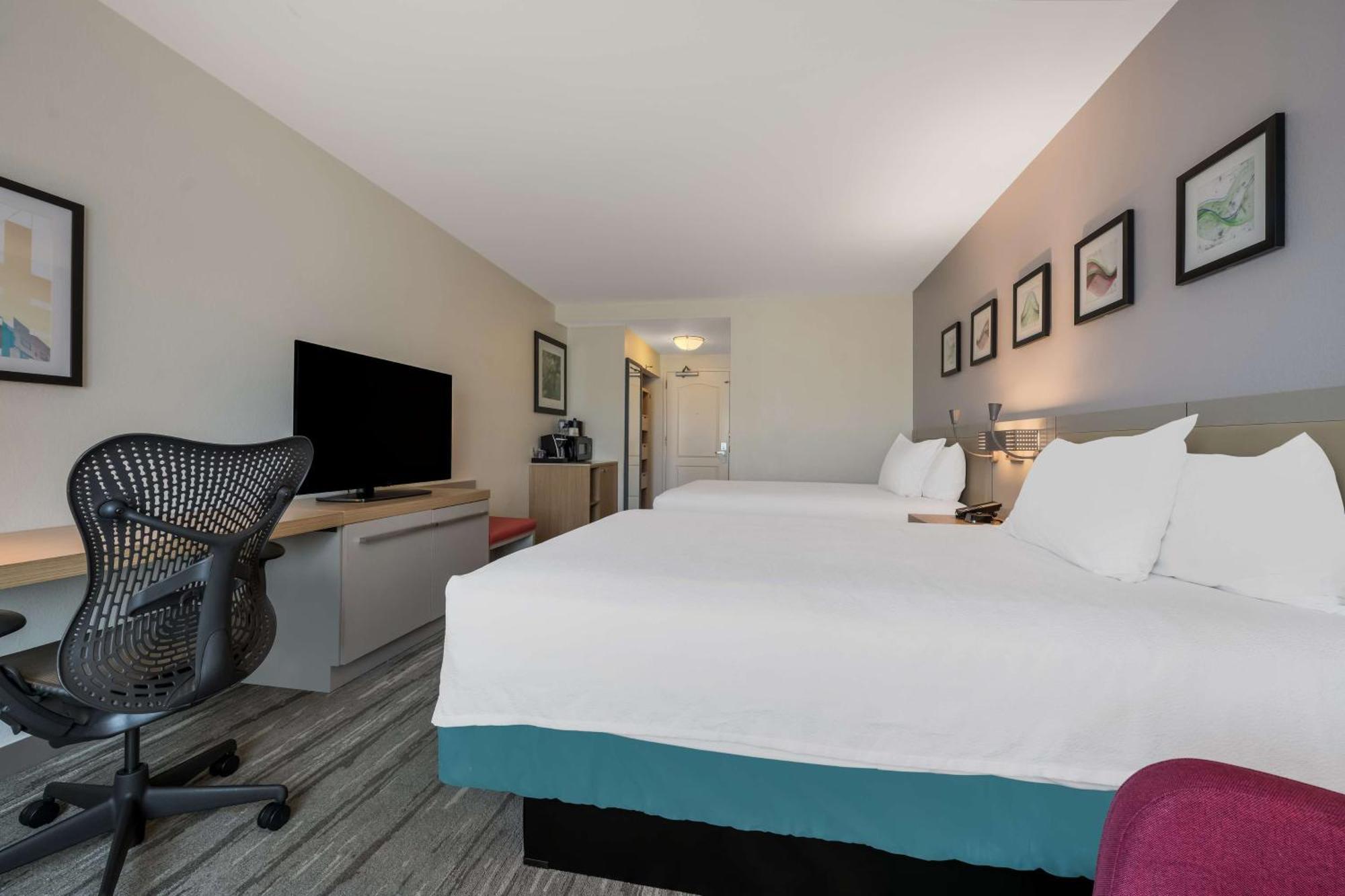 Queen Room Two Queen Beds