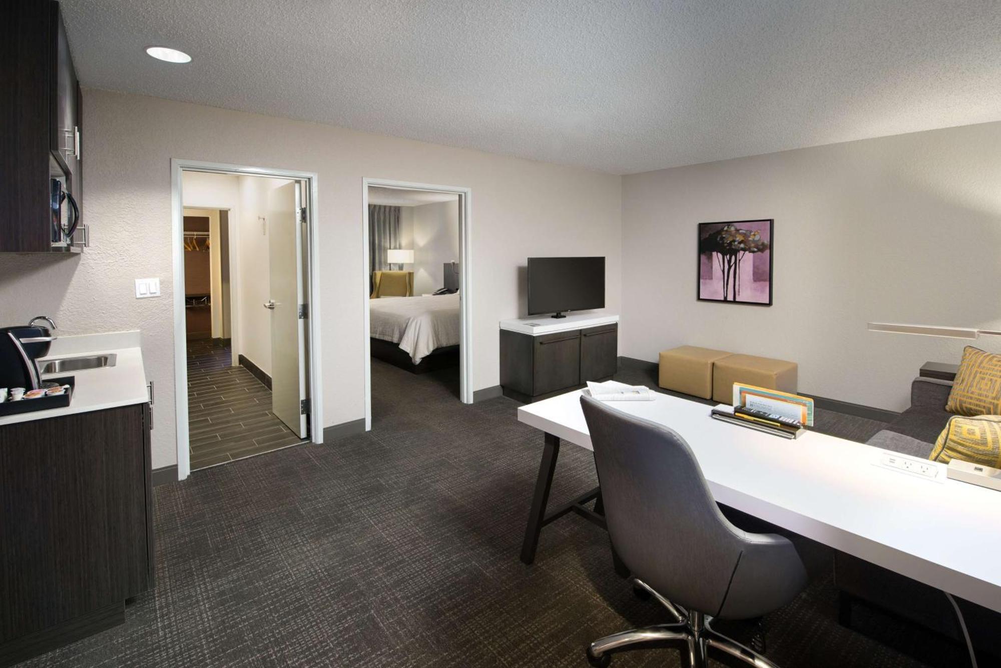 One-Bedroom King Suite with Sofa Bed,1552177519:JPEG