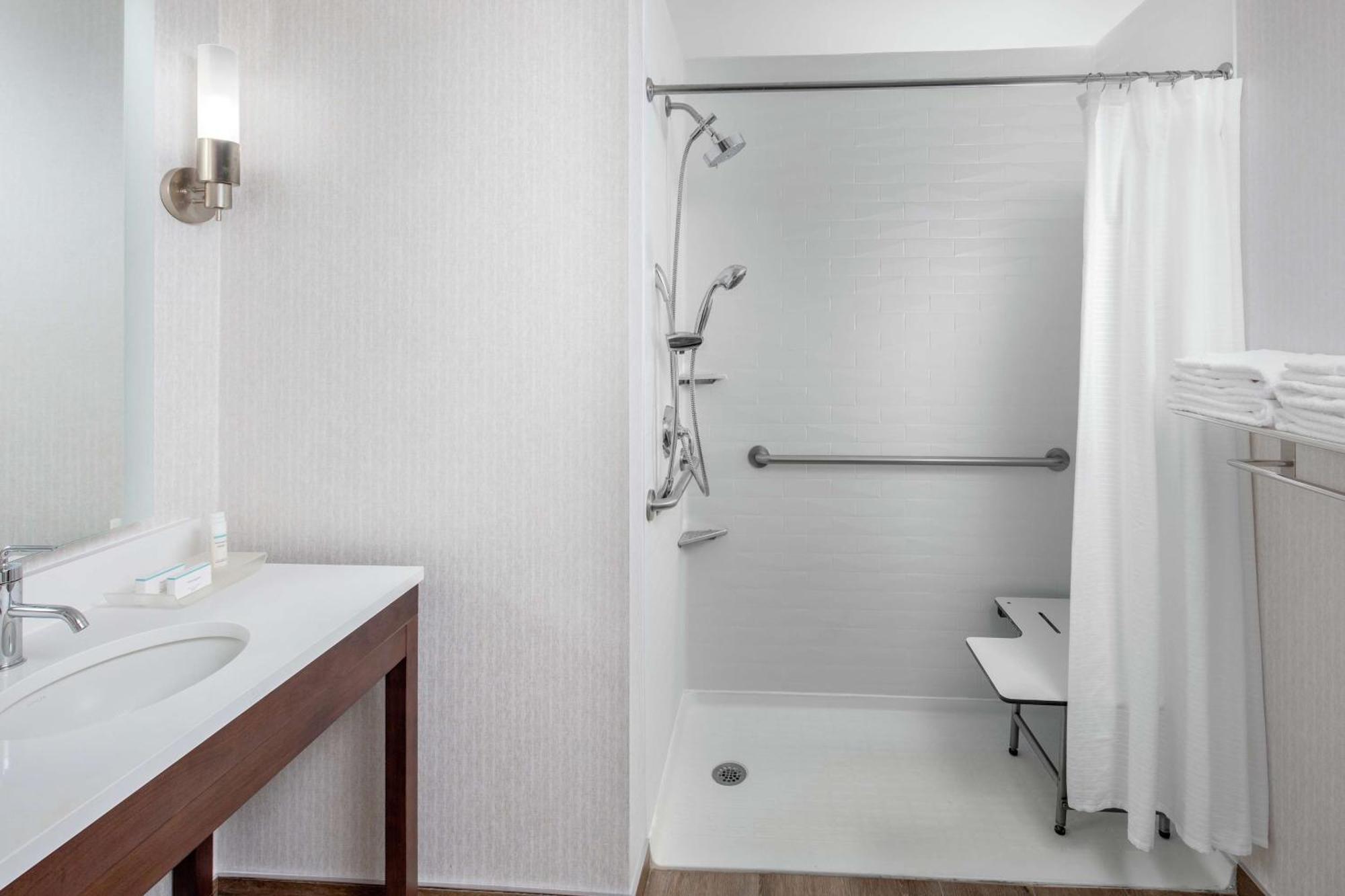 Queen Studio Roll Shower Mobility Hearing Access or Non-Smoking