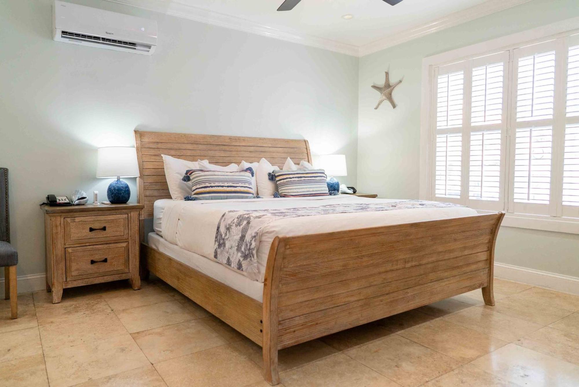 Zimmer mit Kingsize-Bett