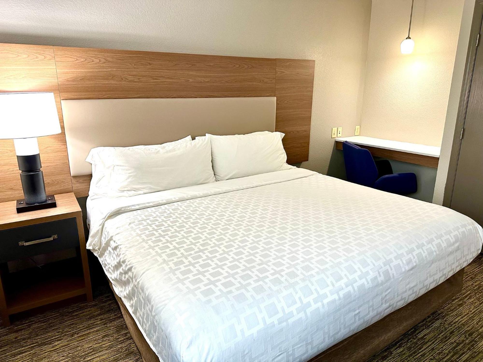 One-Bedroom Suite,1552260394:JPEG