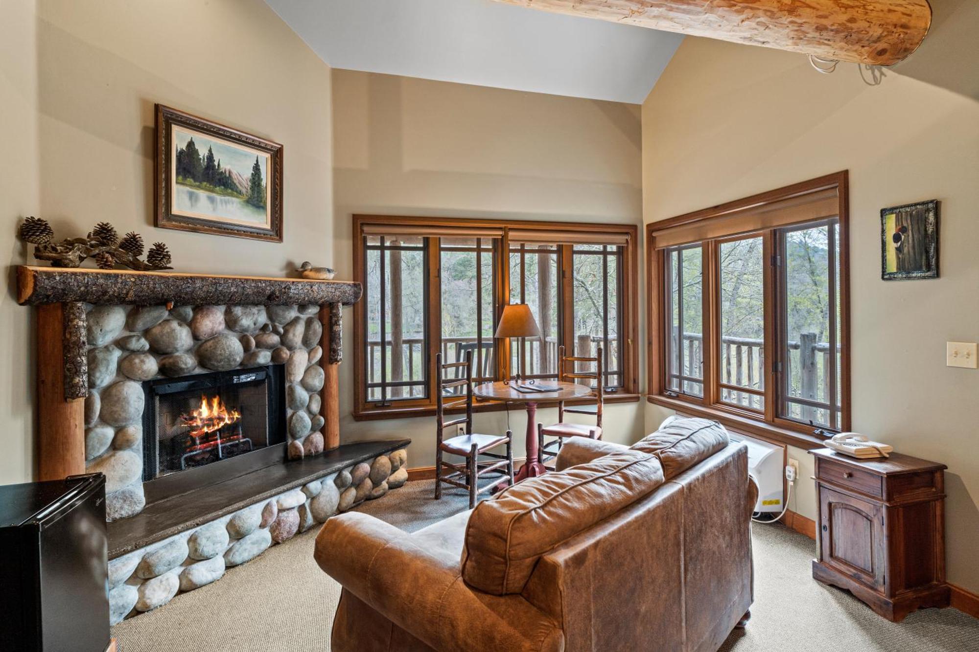 Cabin King Bed River View