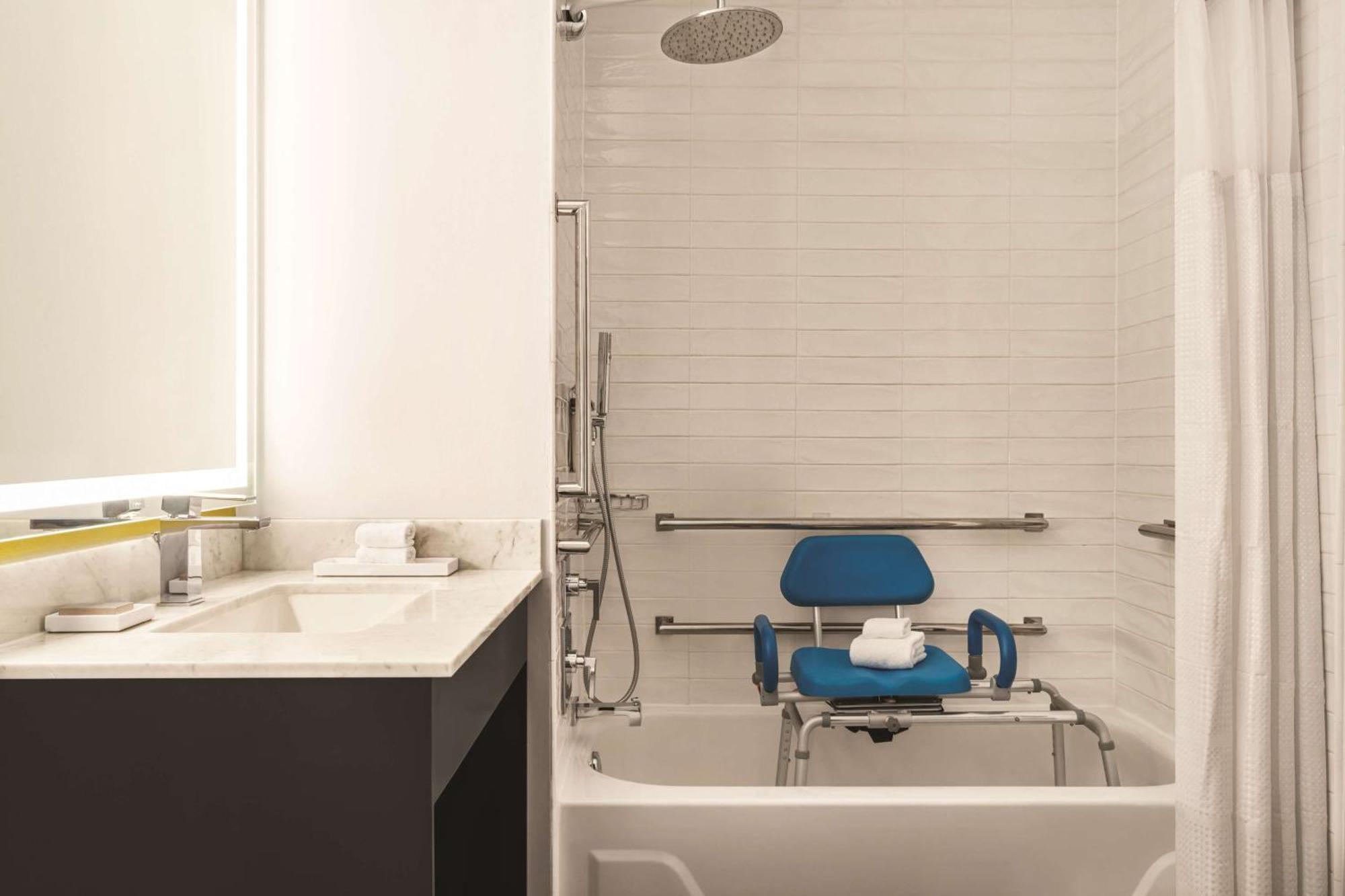 Queen Room Two Queen Beds Tub Mobility Hearing Access