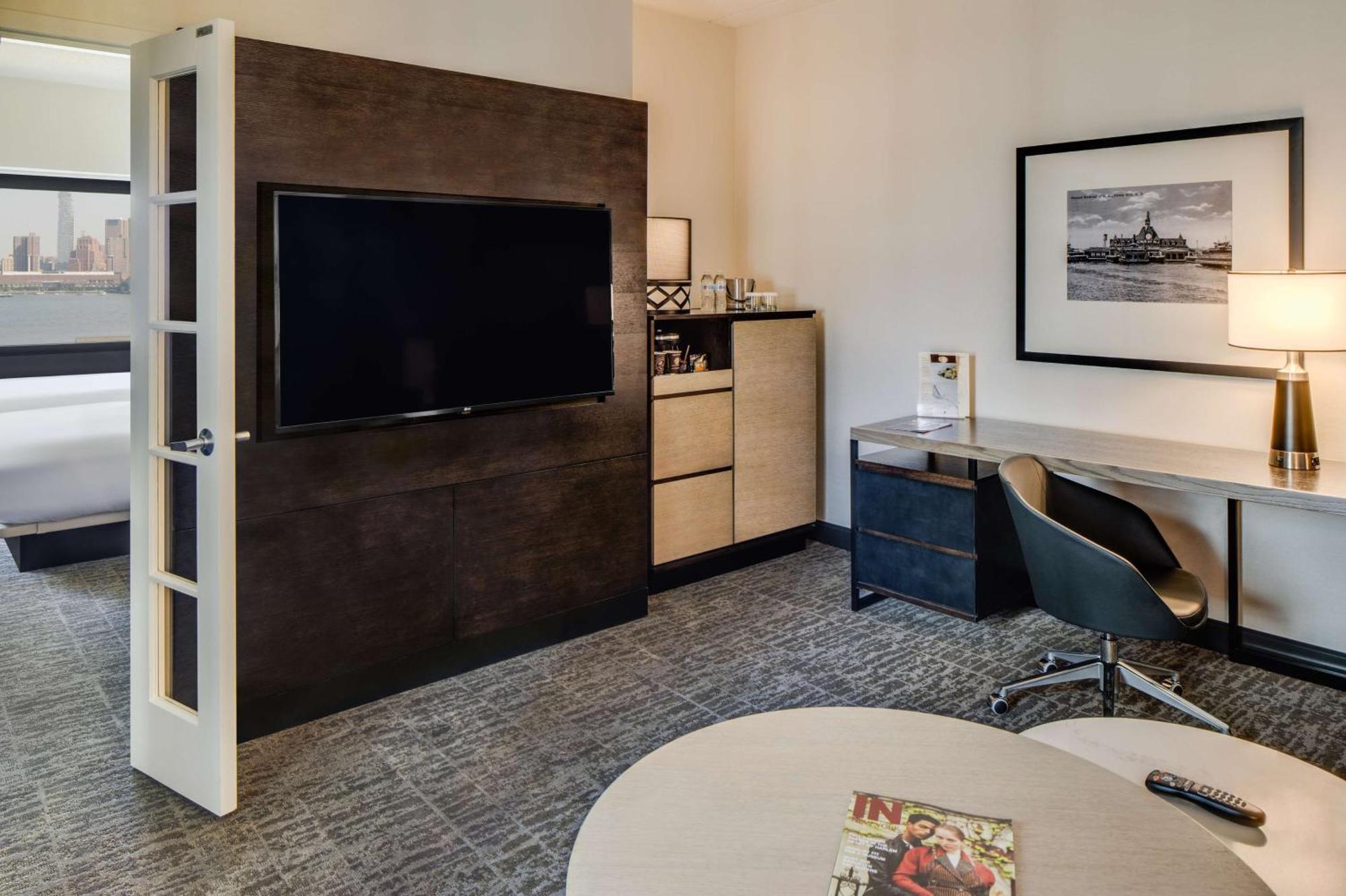 Junior King Suite City View