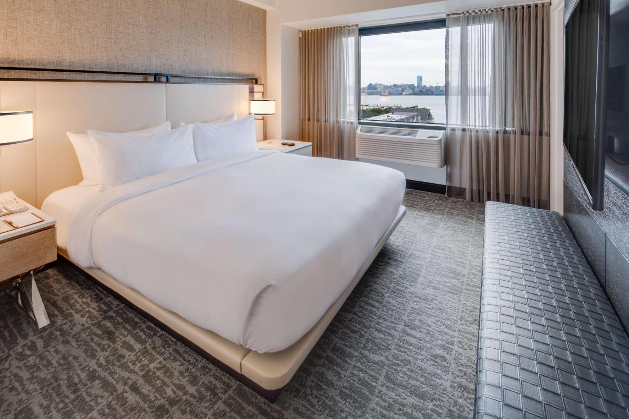 Junior King Suite City View