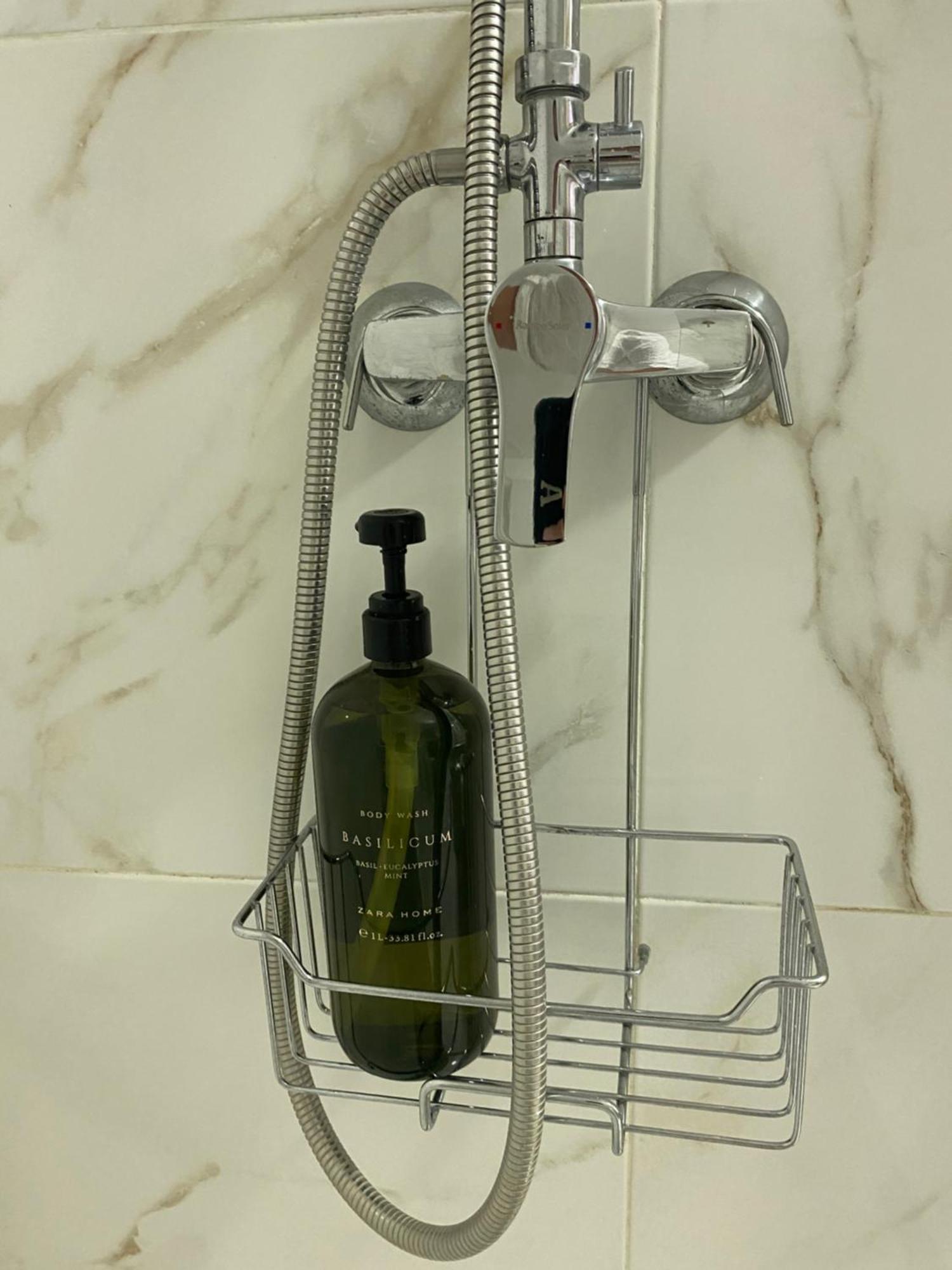 Deluxe Double Room Shower
