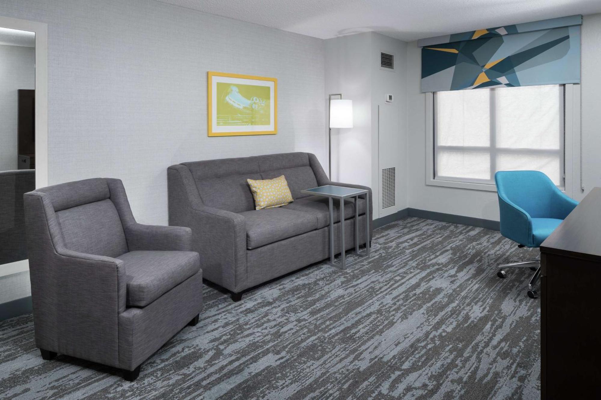 One-Bedroom King Suite Sofa Bed Kitchen,1552295746:JPEG