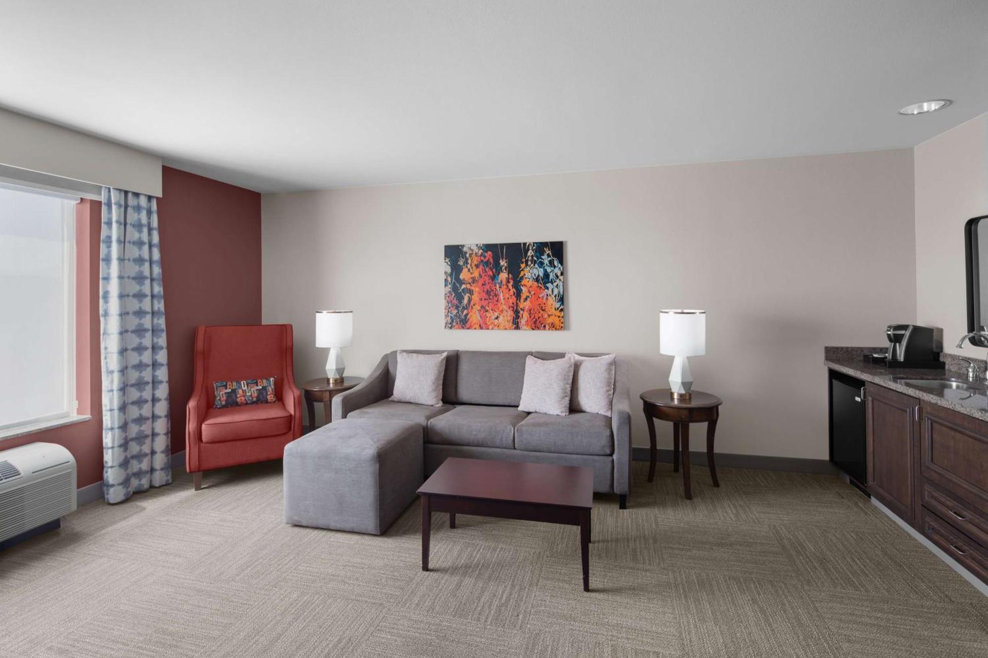 One-Bedroom King Suite Sofa Bed,1552303804:JPEG