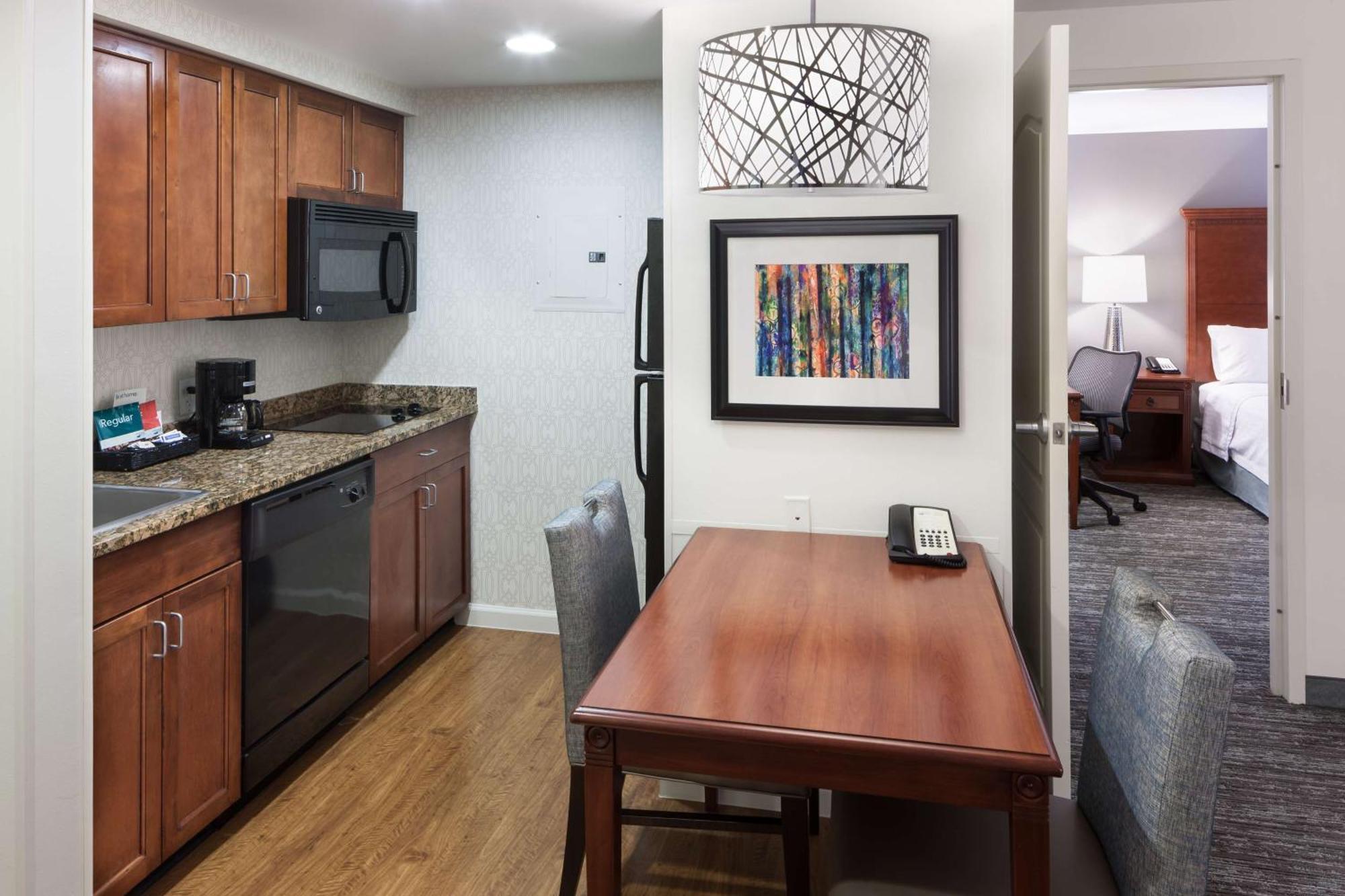 Two Bedroom Suite One King Two Queen Beds Non-Smoking,1276046338:JPEG