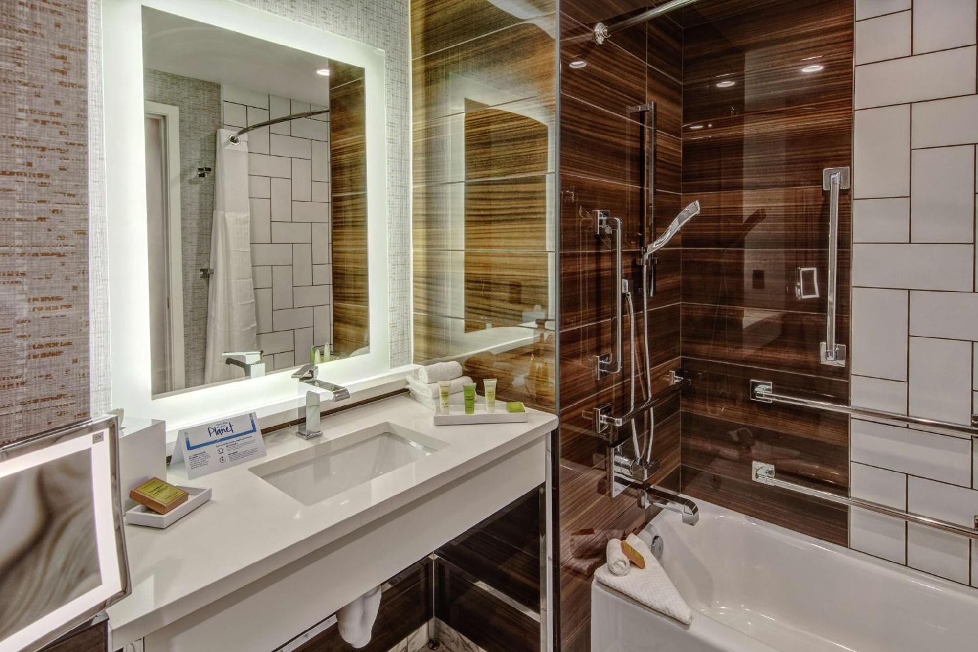 King Room Mobility Accessible Tub