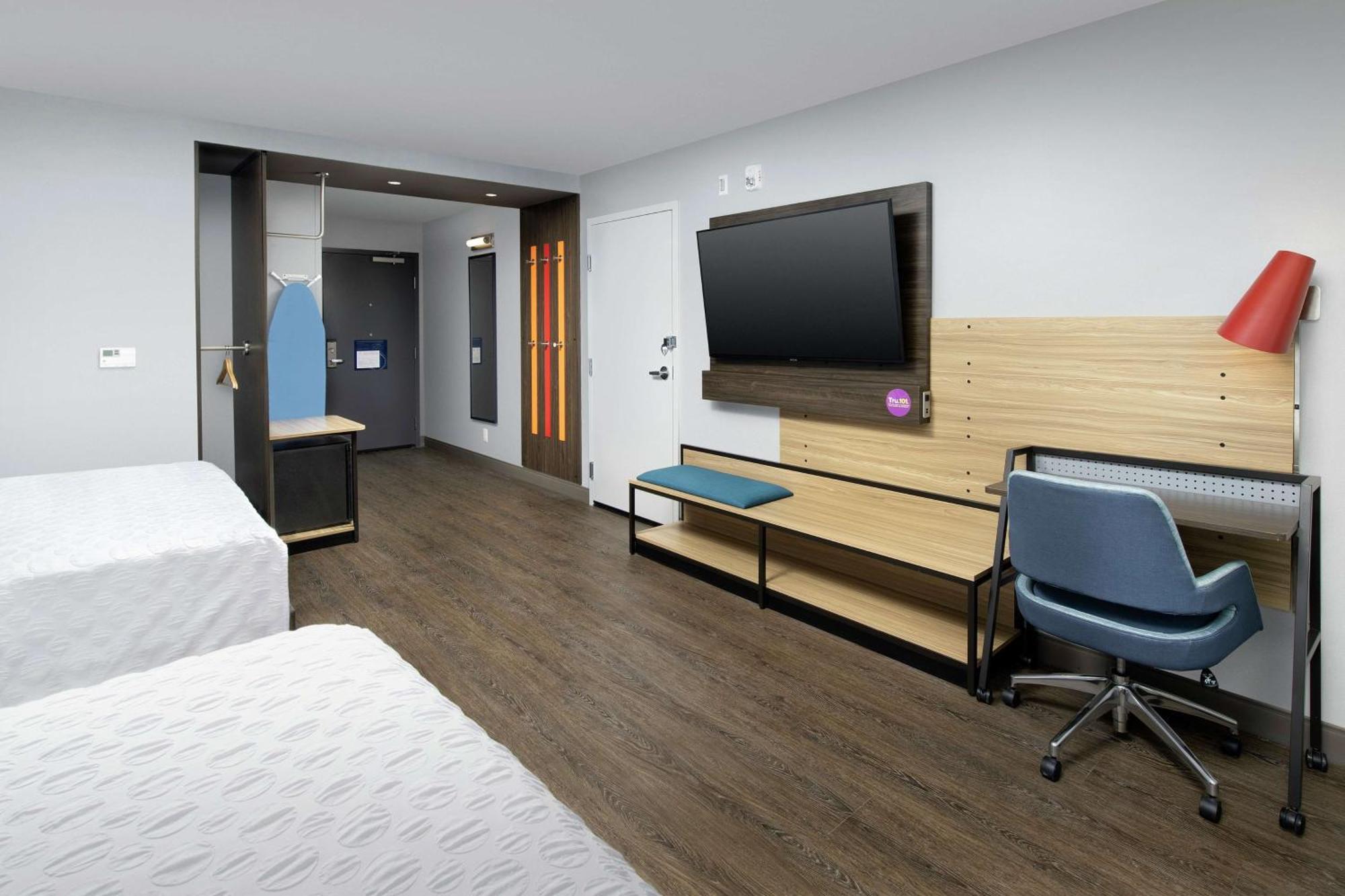 Queen Room Two Queen Beds Mobility Hearing Access