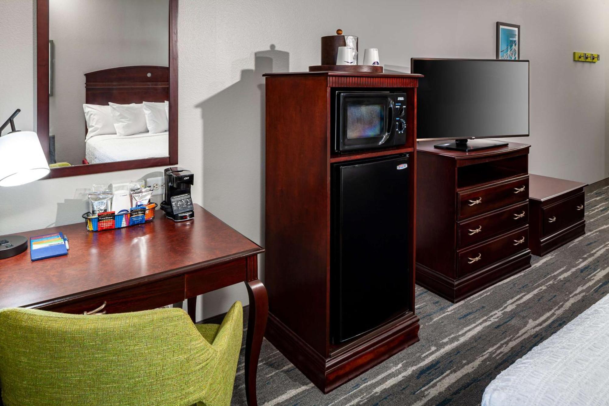 King Room with King Bed - Non-Smoking