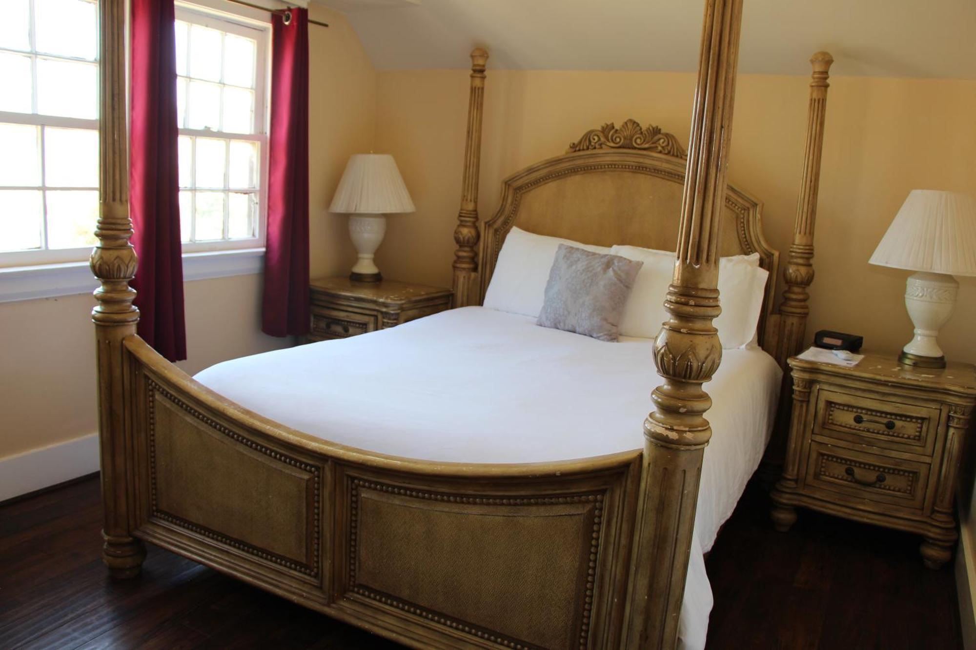 Queen Room with Spa Bath