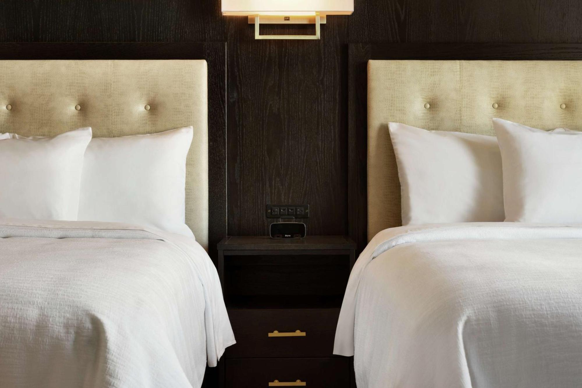 Two-Room Queen Suite Two Queen Beds Hearing Access